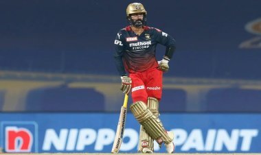 'Karthik couldn't prove himself even once in 8 games': Irfan Pathan