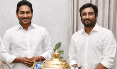 Ambati Rayudu joins politics to serve the people