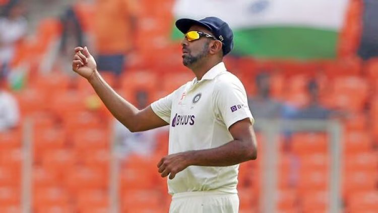 Ravi Shastri responds to R Ashwin's 'teammates are colleagues' remark