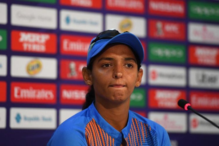 Harmanpreet Kaur blames poor umpiring; Smriti Mandhana hits back