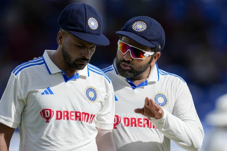 Watch: Virat Kohli's remarkable gesture after Mukesh Kumar picks maiden Test wicket