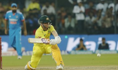 Watch: David Warner bats right-handed against R Ashwin at Indore