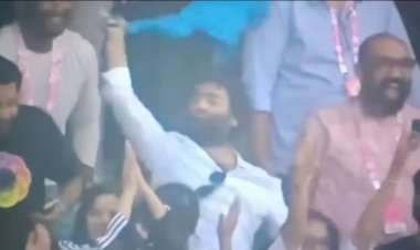 Watch: Arijit Singh celebrates Babar Azam's dismissal  in Ahmedabad